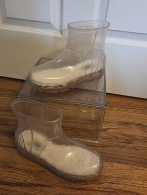 UGG Women's Drizlita boots Size 7.5